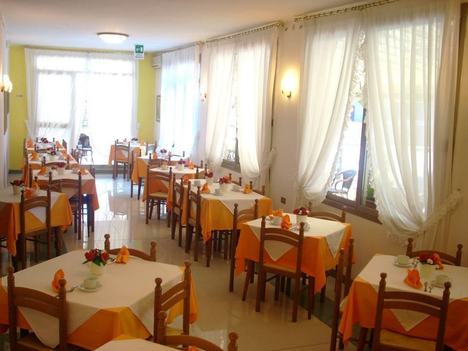 Hotel Fornaro Caorle Buitenkant foto